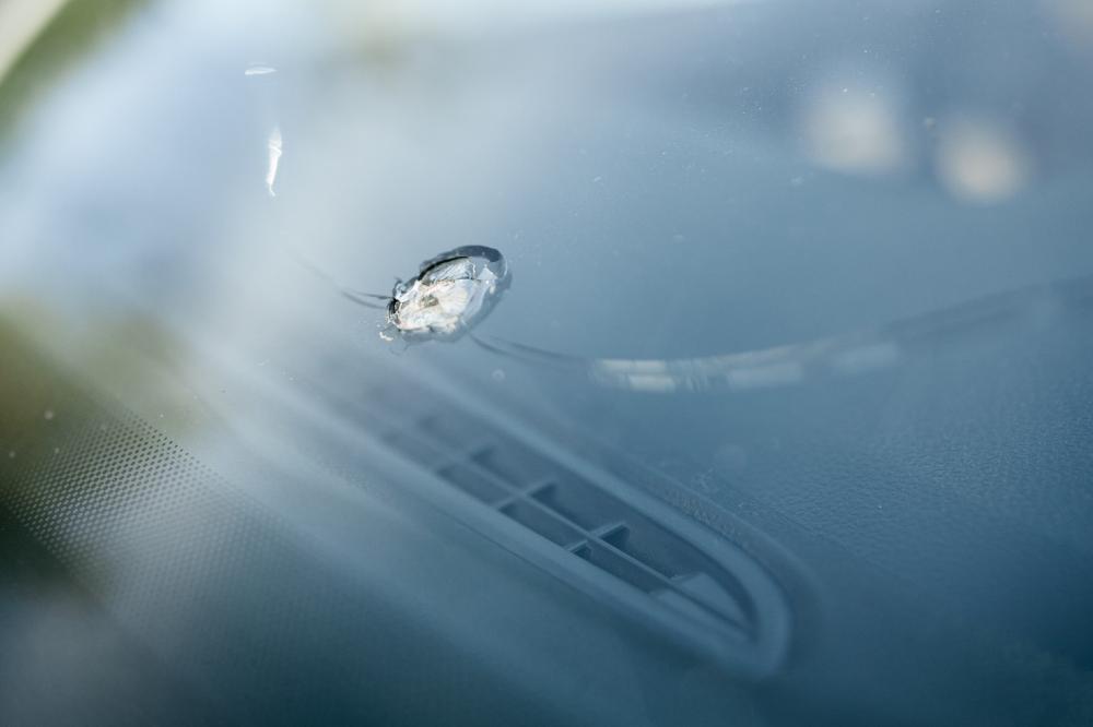Impact pare-brise près de Saint-Denis de Pile